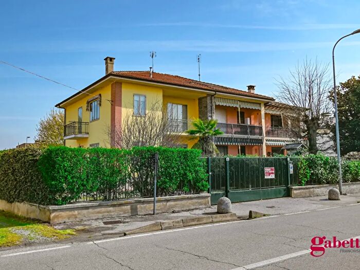 Casa con 7 locali in vendita in Strada Cavour, Villafranca Piemonte