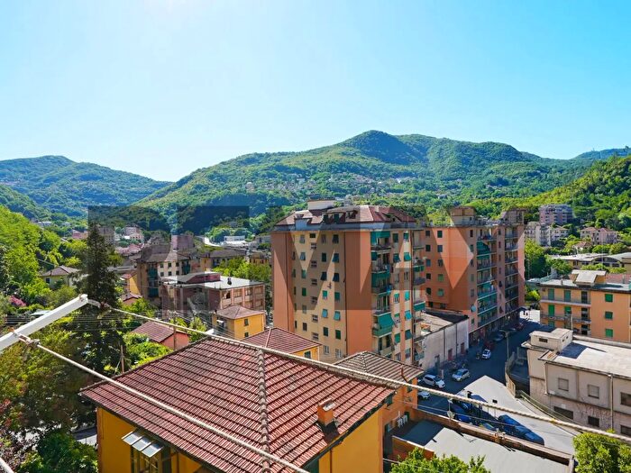 Appartamento trilocale in vendita in Via Trossarelli d, Genova