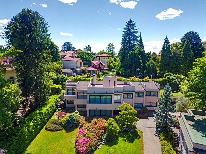 Casa con 18 locali in vendita in Via Virgilio, Varese