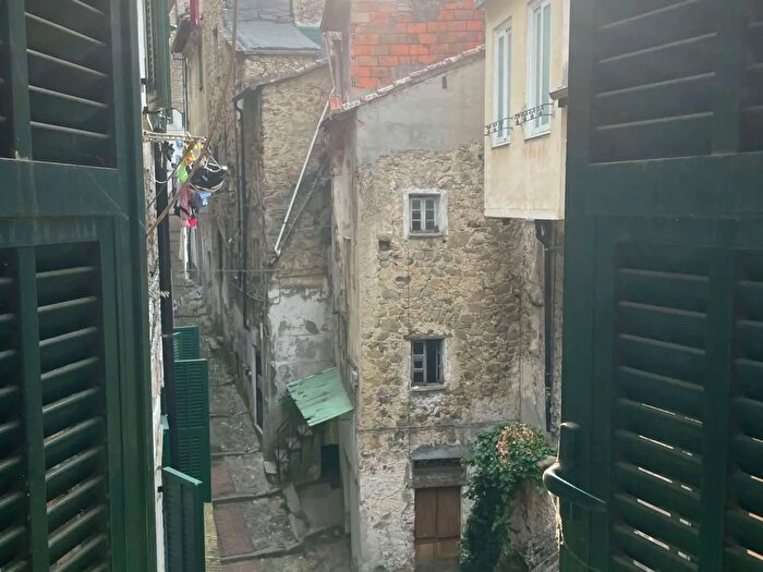 Appartamento con 6 locali in vendita in Via Roma, Ceriana