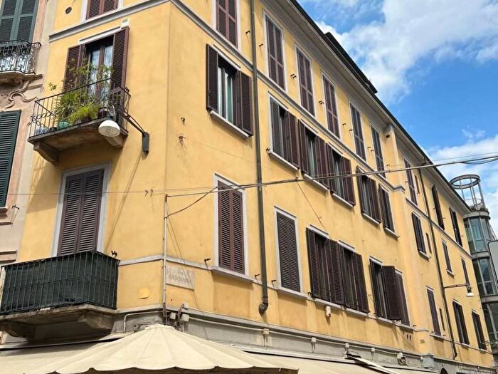 Appartamento bilocale in affitto in Via Madonnina, Brera, Milano