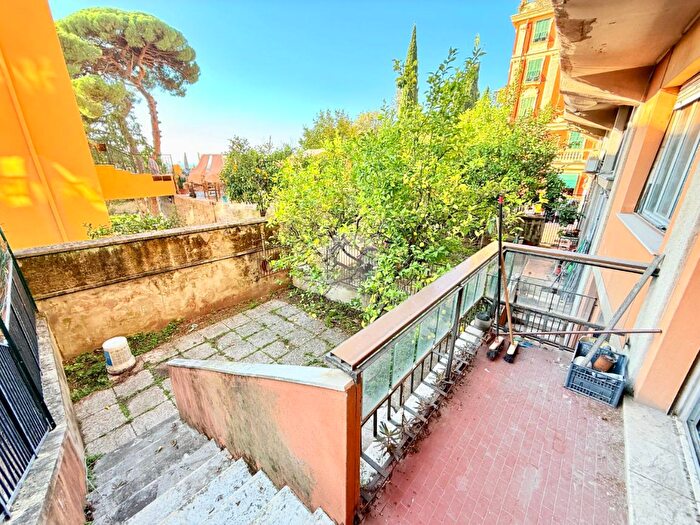 Appartamento trilocale in vendita in Via SantAlberto, Genova