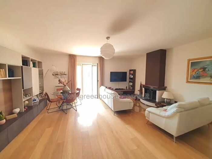 Appartamento quadrilocale in vendita in Via Assunta, Caserta