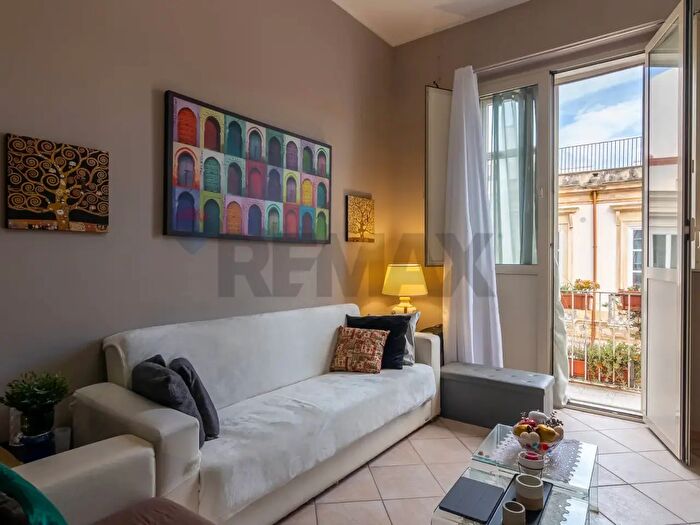 Appartamento trilocale in vendita in Via Montegrappa, Siracusa