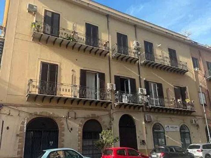 Appartamento trilocale in affitto in Via Isidoro Carini, Politeama Ruggiero Settimo, Palermo