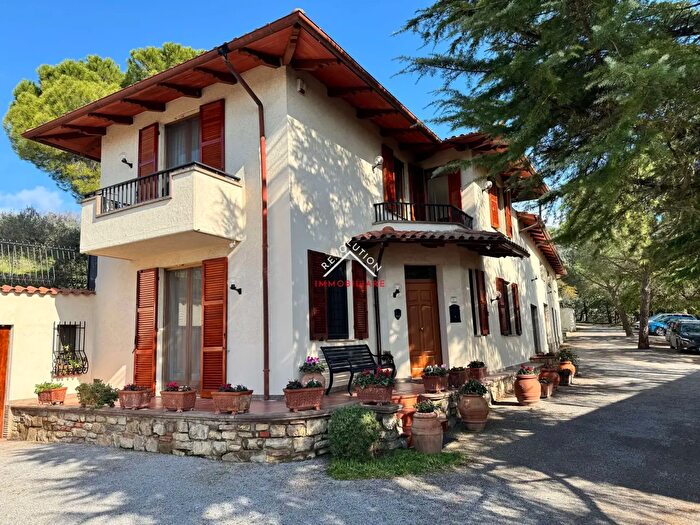 Casa con 7 locali in vendita in Via della Martinella, Passignano Sul Trasimeno