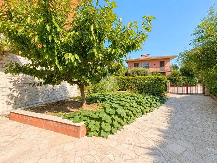 Appartamento con 6 locali in vendita in Via Quarto, Ravenna