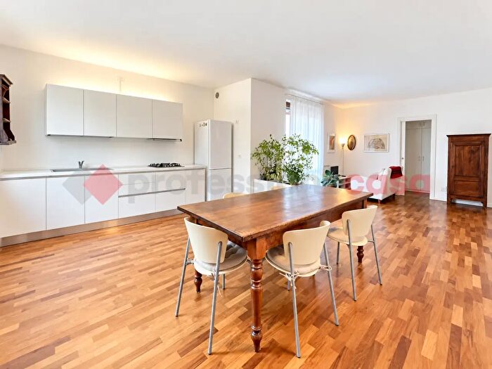 Appartamento trilocale in vendita in Via Scuola Agraria a, Verona