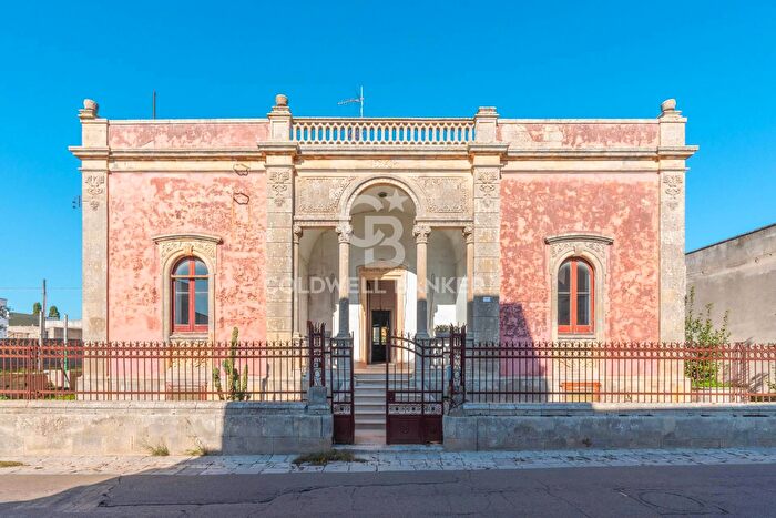 Casa con 7 locali in vendita in Via Otranto, Uggiano La Chiesa