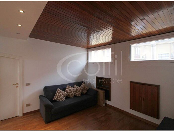 Casa trilocale in affitto in Via Giuseppina Lazzaroni, Centrale, Milano