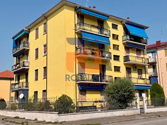 Appartamento trilocale in vendita in Via Giovanni Ingrao, Pavia