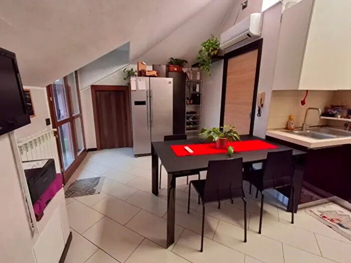 Appartamento trilocale in vendita in Via Giovanni Battista Cucchi, Romano Di Lombardia