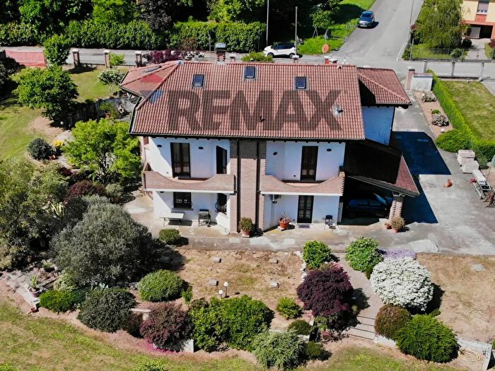 Casa con 12 locali in vendita in Via XXV Aprile, Paderno Ponchielli