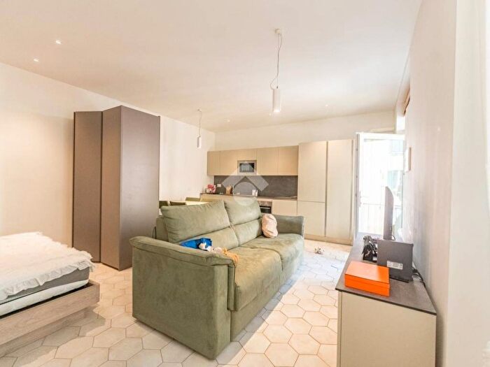 Appartamento monolocale in affitto in Viale Francesco Crispi, Moscova, Milano