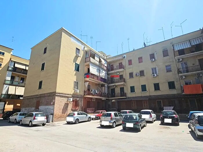 Appartamento trilocale in vendita in Piazza San Giuseppe Artigiano, Foggia