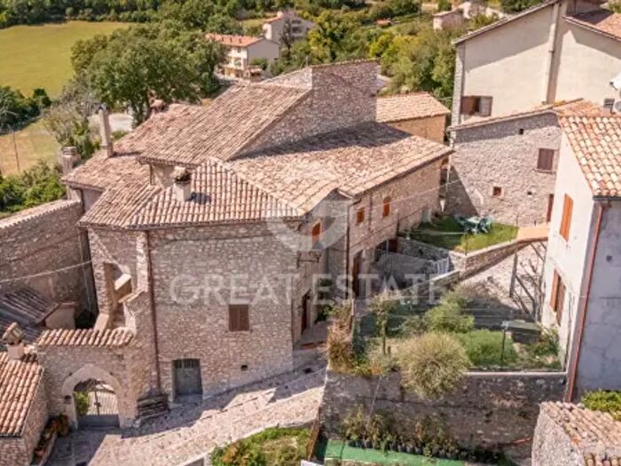Appartamento con 6 locali in vendita in Via Cornillo, Vallo Di Nera
