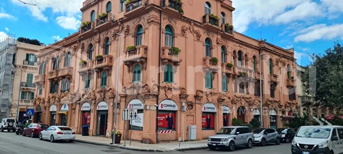 Appartamento con 5 locali in affitto in Via Pozzo Leone, Messina