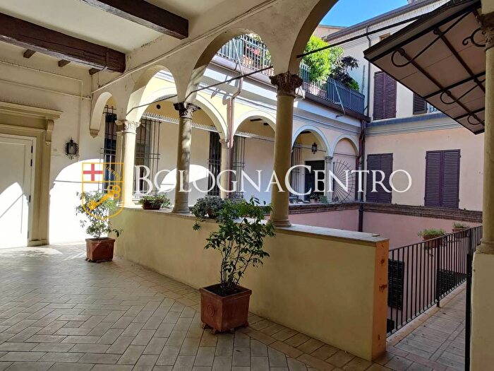 Appartamento bilocale in vendita in Via Sant'Alò, Centro Storico, Bologna