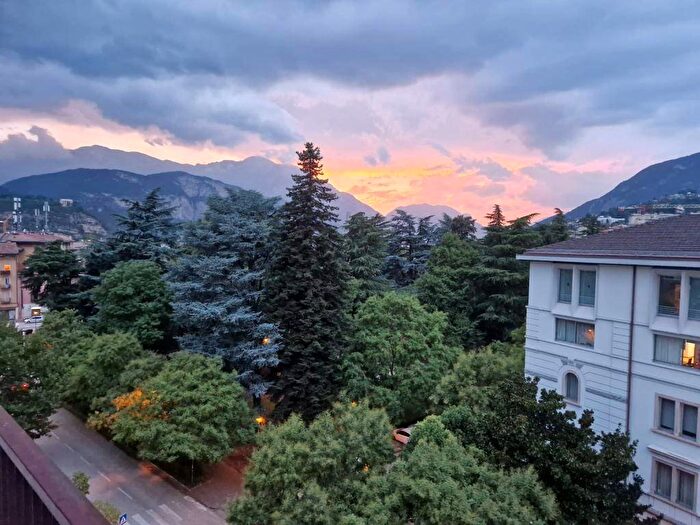 Casa con 6 locali in affitto in Via Giuseppe Grazioli, Semicentro, Trento