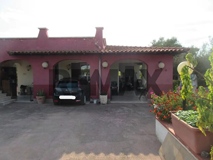 Casa con 6 locali in vendita in Via Rosolini Villasmundo, Melilli