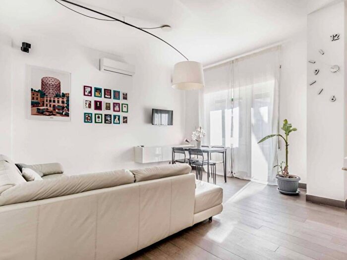 Appartamento trilocale in affitto in Via Pietro Ferrigni, Casal Bruciato, Roma