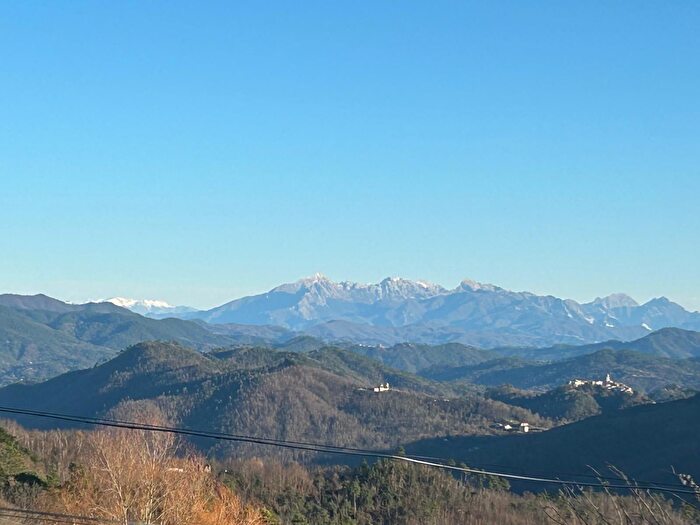 Casa con 6 locali in vendita in Via Maestra, Carrodano