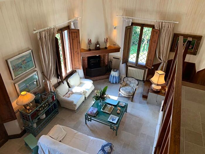 Casa con 9 locali in affitto in Forte Dei Marmi