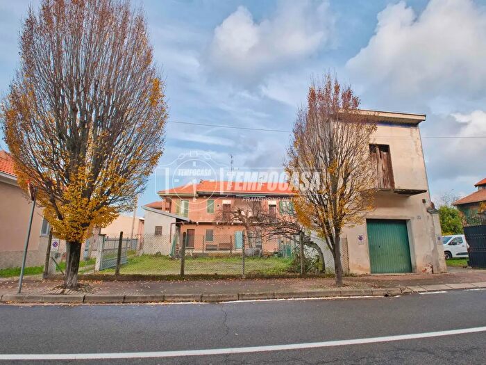 Casa con 5 locali in vendita in Cameri