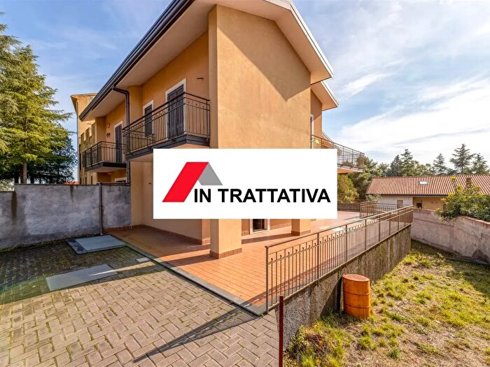 Casa con 5 locali in vendita in Pedara