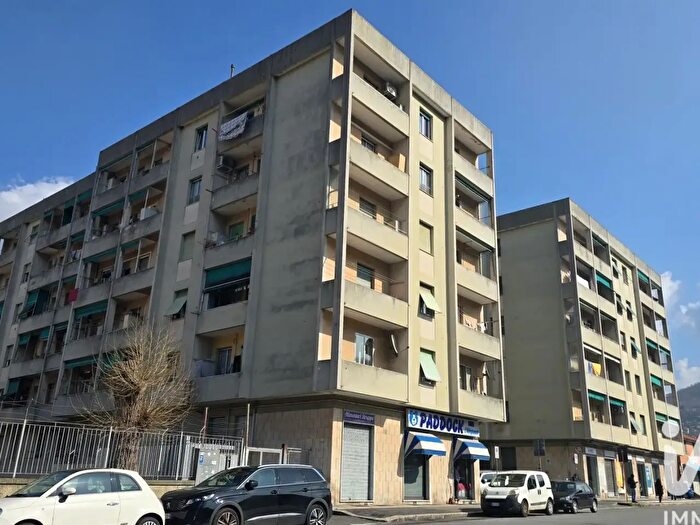 Appartamento con 5 locali in vendita in Via Struppa a, Genova