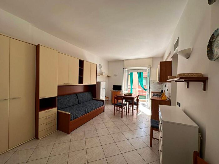 Appartamento bilocale in affitto in Via Giacomo Matteotti, Borgio, Borgio Verezzi