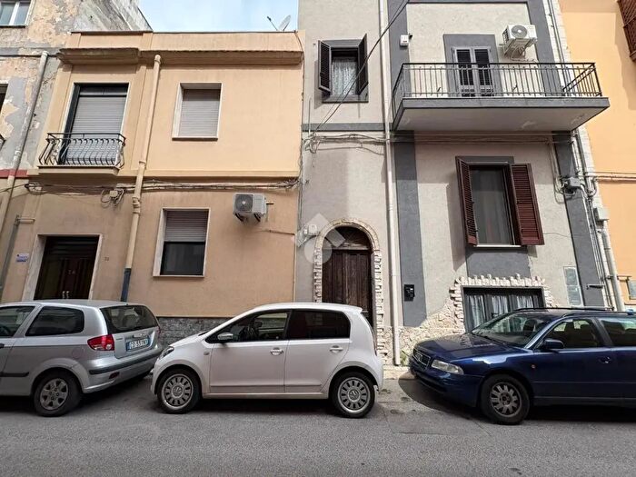 Appartamento trilocale in affitto in Via Lucio Strabone, Brindisi