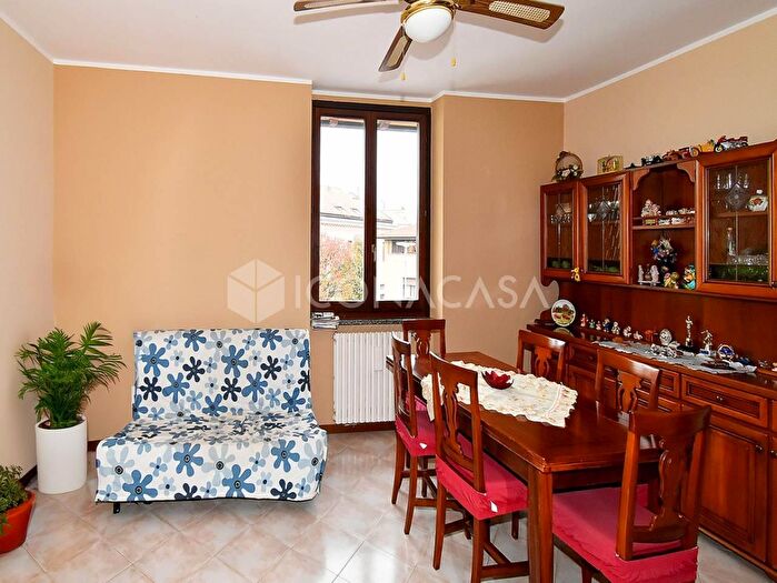 Appartamento trilocale in vendita in Via San Michele, Parabiago