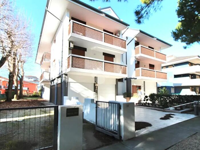 Appartamento trilocale in vendita in Via Timavo, Lignano Sabbiadoro