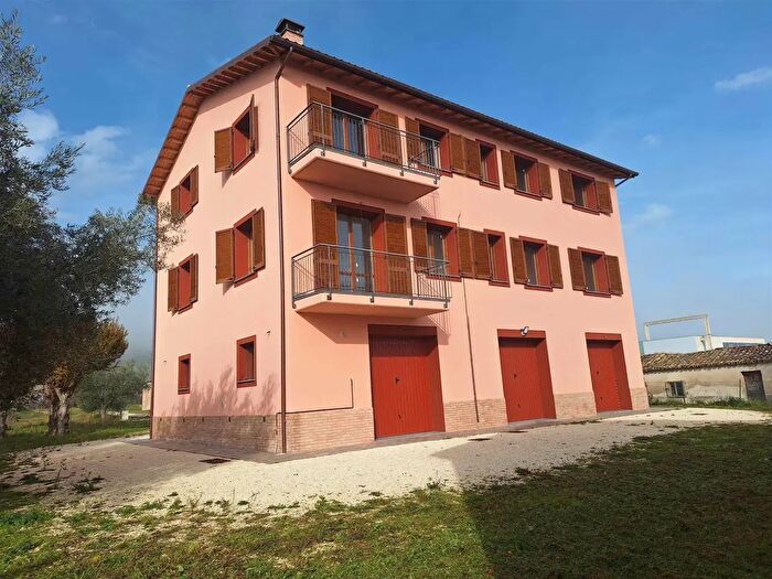Casa con 20 locali in vendita in San Severino Marche