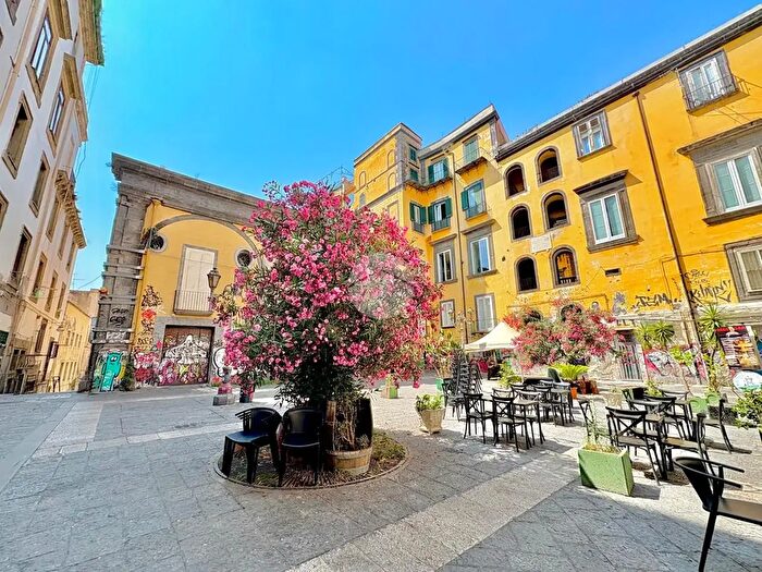 Appartamento bilocale in vendita in Via S Giovanni Maggiore Pignatelli, Napoli