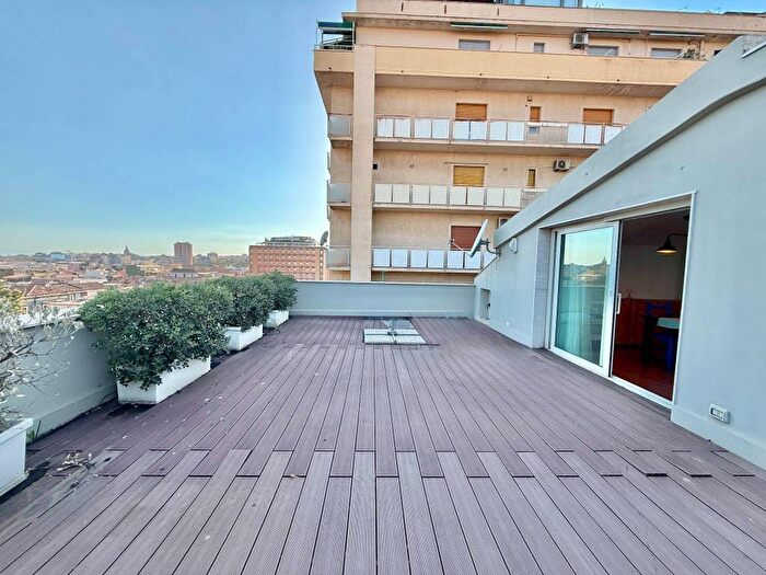 Casa quadrilocale in affitto in Viale Settembre, XX Settembre Tribunale, Catania