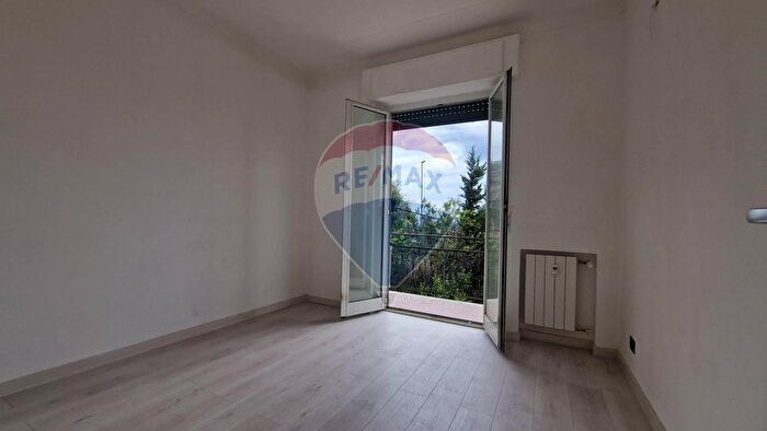 Appartamento quadrilocale in vendita in Via Diano Marina, Genova