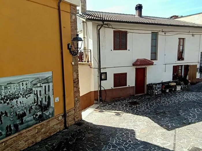 Appartamento quadrilocale in vendita in Largo San Flaviano, Basciano