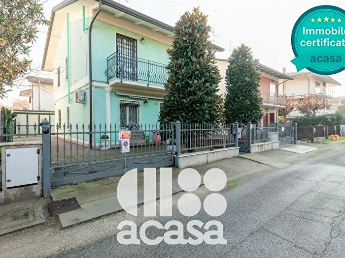 Casa quadrilocale in vendita in Via Segantini, Cesenatico