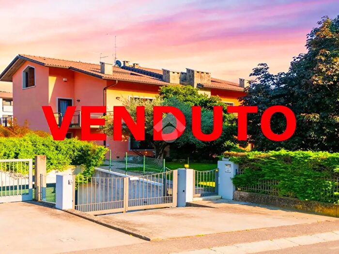 Casa con 5 locali in vendita in Porzione di Bifamiliare Via Emanuele Nicolini, Verona