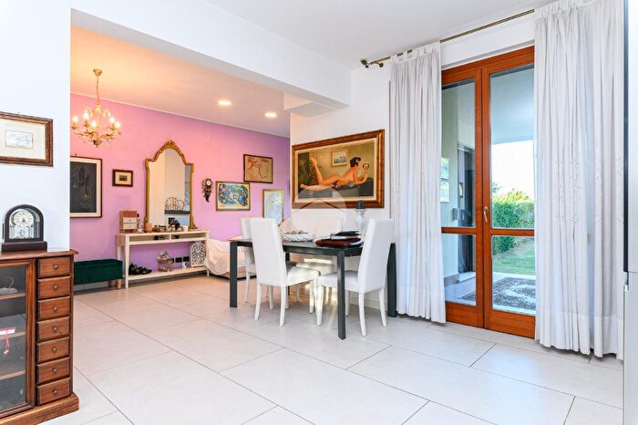 Casa quadrilocale in vendita in Via Giuseppe Lazzati, Roma