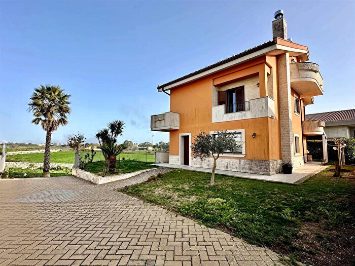 Casa con 10 locali in vendita in Via Alberto Sordi Ragusa, Ragusa