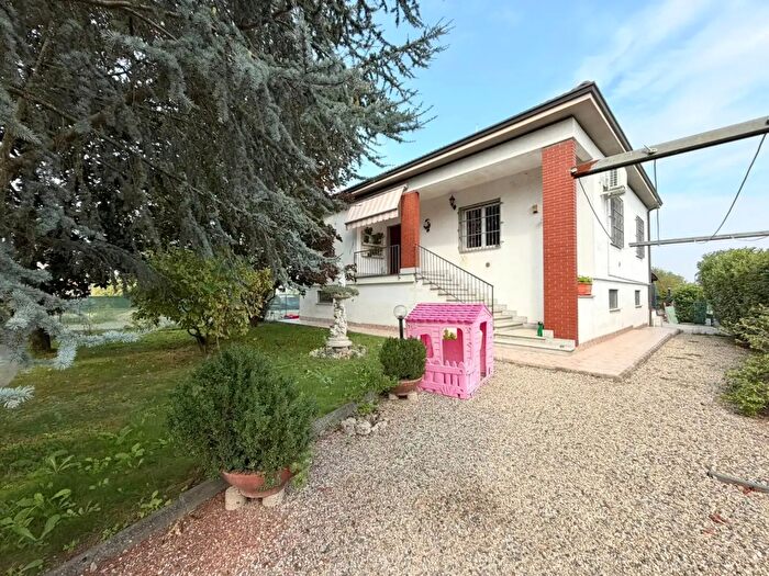 Casa con 6 locali in vendita in Viale Madonnina dei Centauri, Castellazzo Bormida