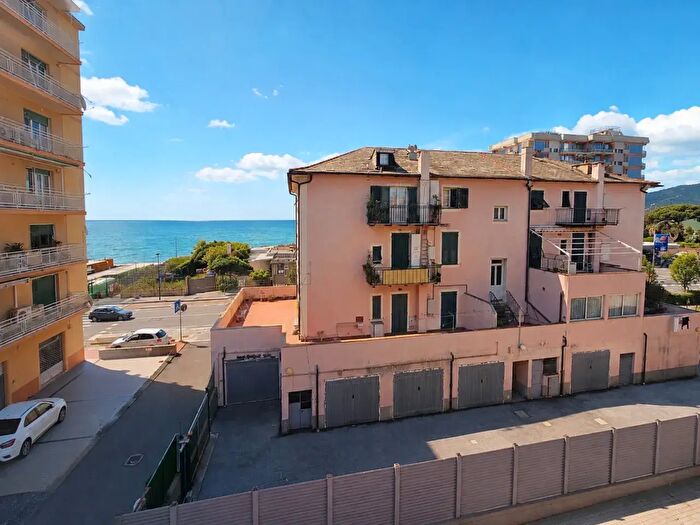 Appartamento con 5 locali in vendita in Via Lazzaro De Maestri, Savona