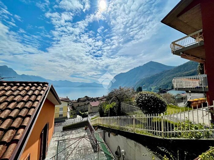 Appartamento bilocale in vendita in Via Ronchelli, Riva Di Solto