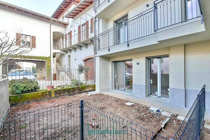 Appartamento trilocale in vendita in Via Addolorata Giussano, Giussano