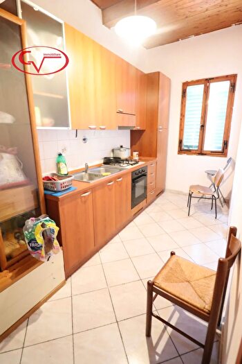 Appartamento quadrilocale in vendita in Via Isidoro del Lungo, Montevarchi