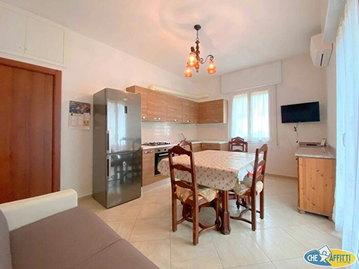 Appartamento trilocale in affitto in Via Aurelia, Centro, Loano