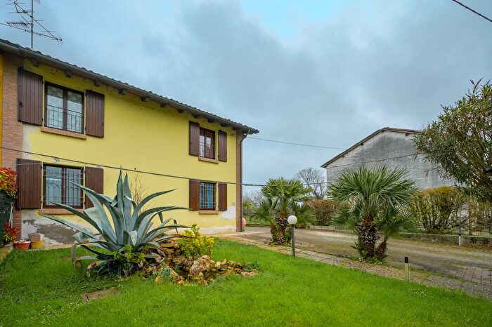 Casa con 5 locali in vendita in Via Viazzola Borgazzo, Novellara